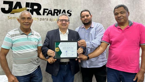 Vereadores apresentam Moção de Aplausos ao Deputado Jair Farias