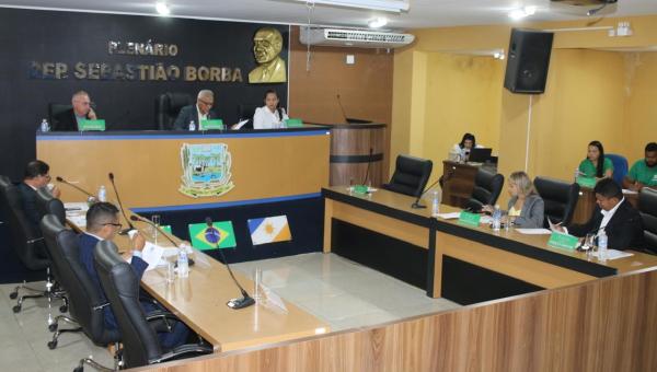 62ª Sessão Ordinária com votação de projetos, debates sobre a Exposição Agropecuária e apresentação de requerimentos.