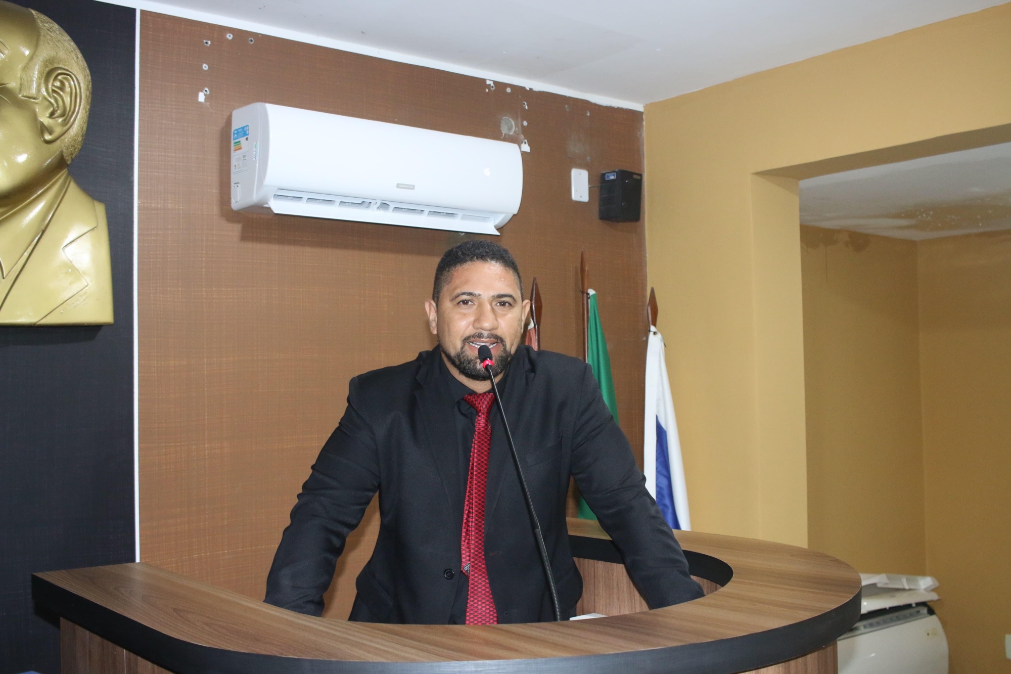 Construção de quebra-molas solicita Sírio Ferreira