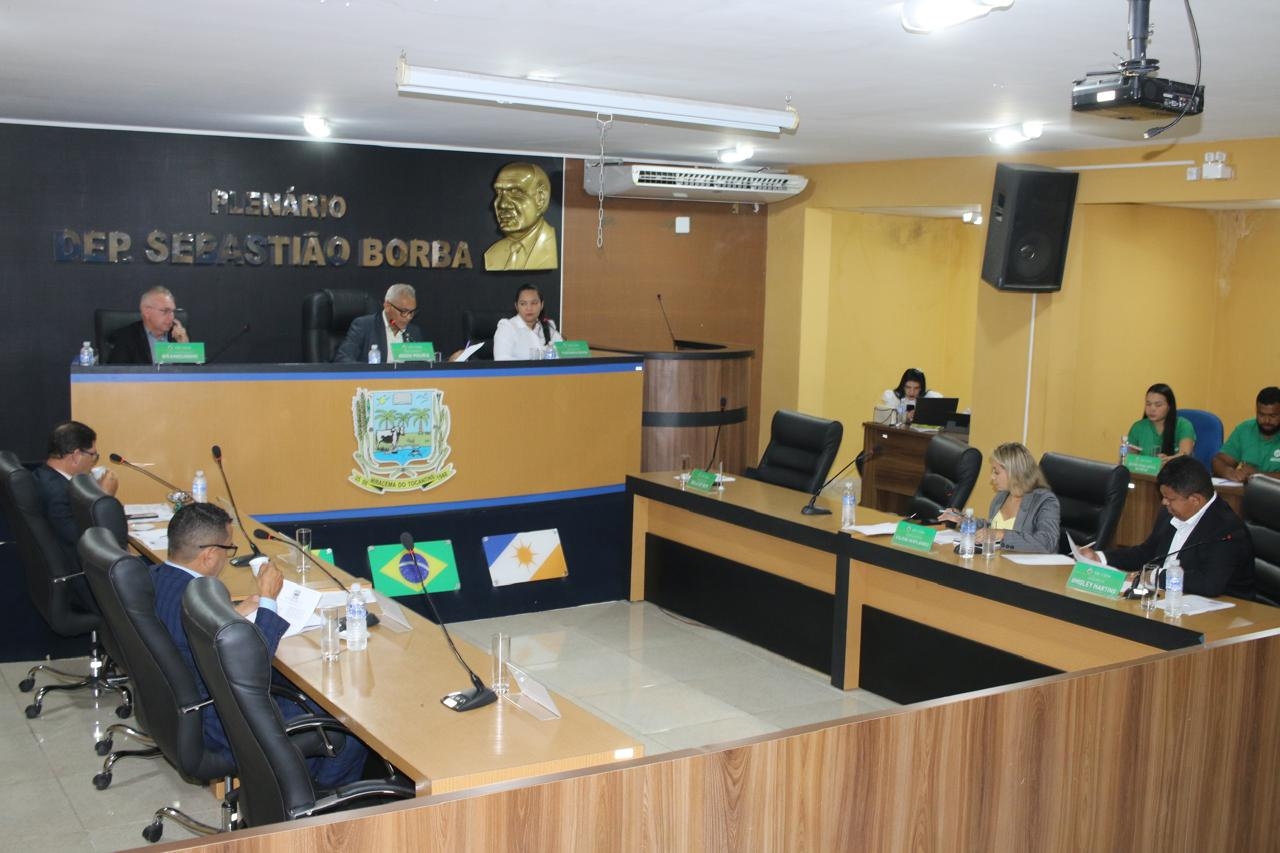 62ª Sessão Ordinária com votação de projetos, debates sobre a Exposição Agropecuária e apresentação de requerimentos.